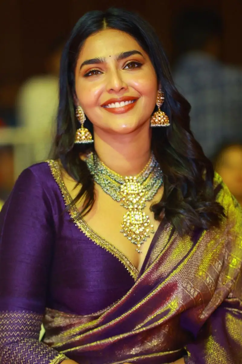 Aishwarya Lekshmi Charming In Blue Designer Saree Blouse